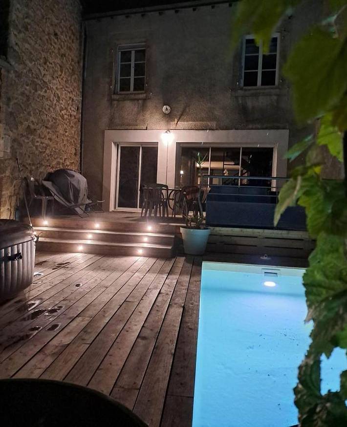 Chambre d’hôte pour 6 personnes, avec Jacuzzi et Terrasse ainsi que Jardin et Piscine à Piégut-Pluviers