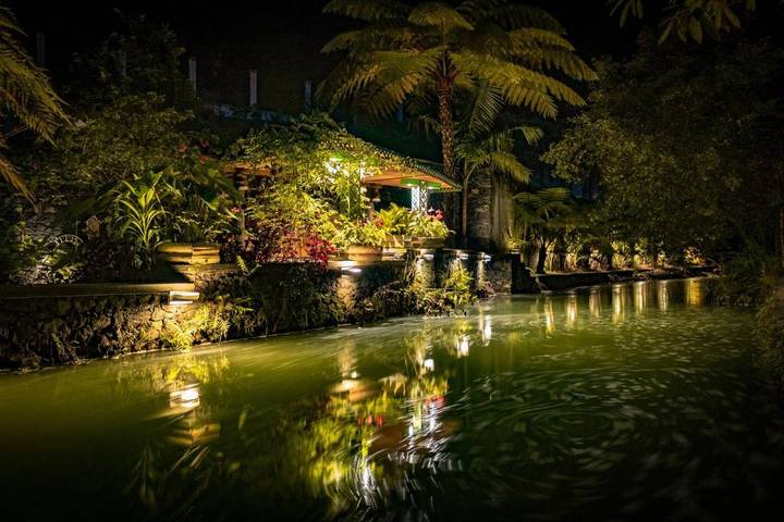 Casa rural para 4 pessoas, com Jacuzzi e Terraço e ainda Jardim and Sauna em Furnas