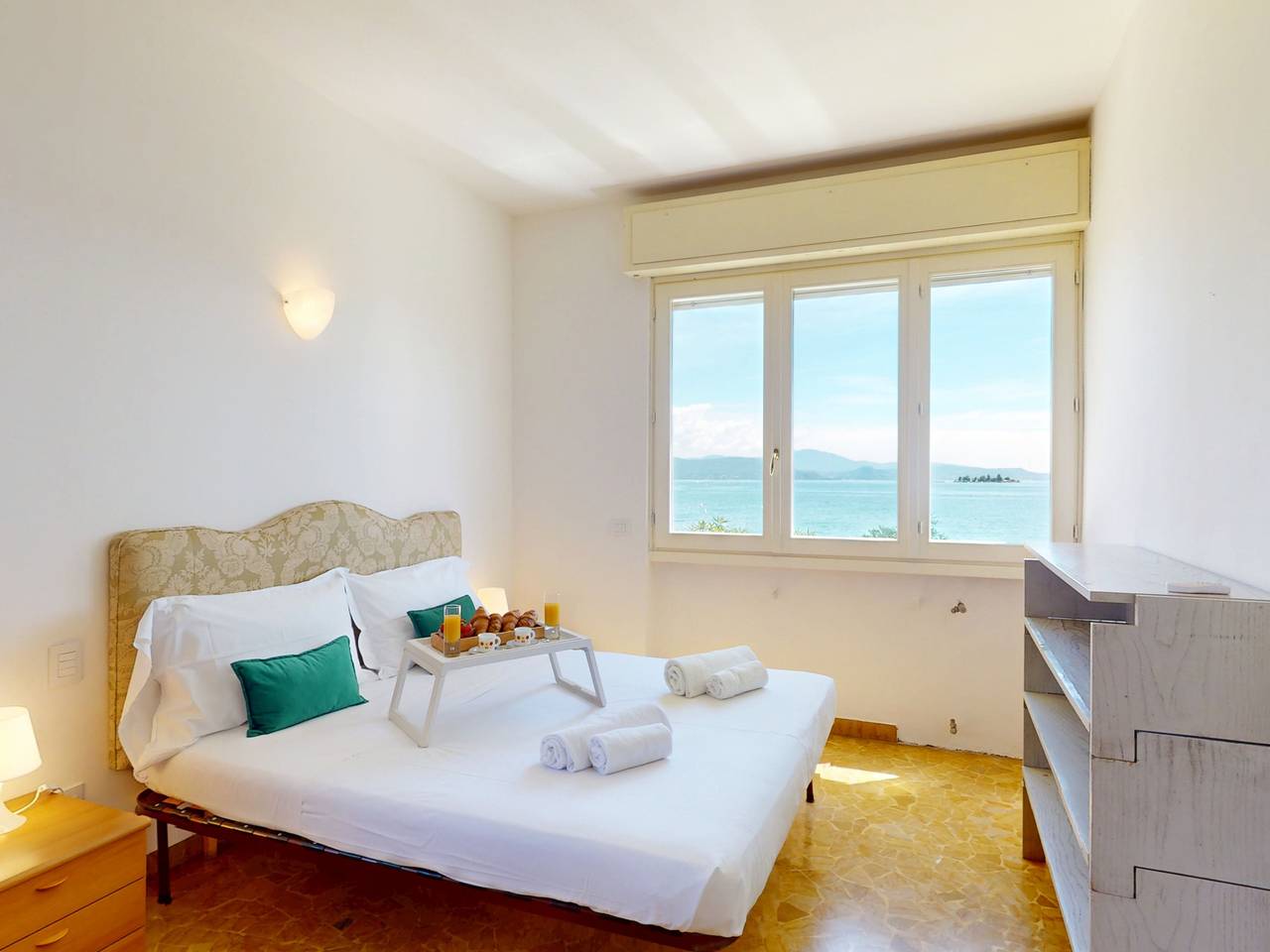 Villa beach front 7 Bello in Spiaggia Romantica (Manerba del Garda), Manerba del Garda