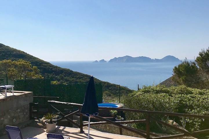 Location de vacances pour 9 personnes, avec jardin et jacuzzi à Ponza - 2