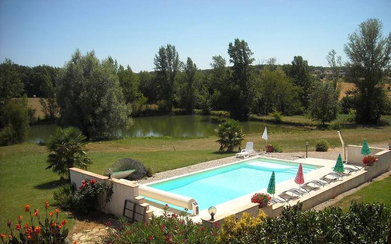 Gîte pour 6 personnes, avec jardin et vue sur le lac ainsi que terrasse et piscine, animaux acceptés dans le Lot-et-Garonne - 3
