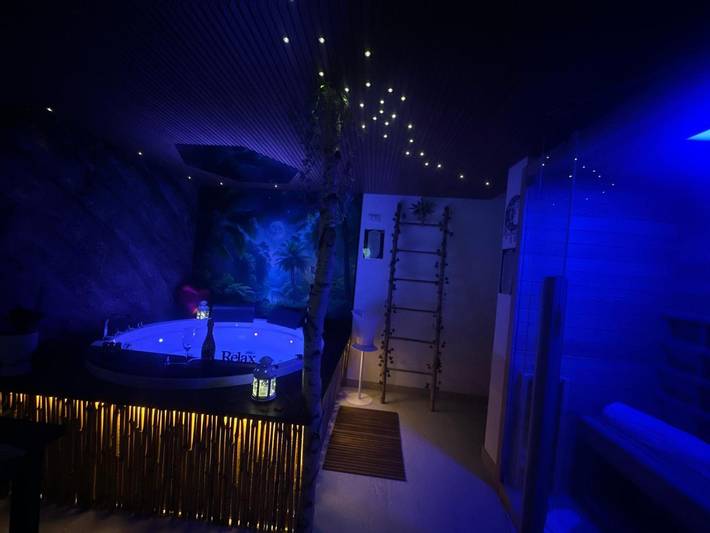 Ganze Wohnung, Moonlight Jungle Suite Luxury mit Whirlpool und Sauna in Avola, Syrakus Provinz