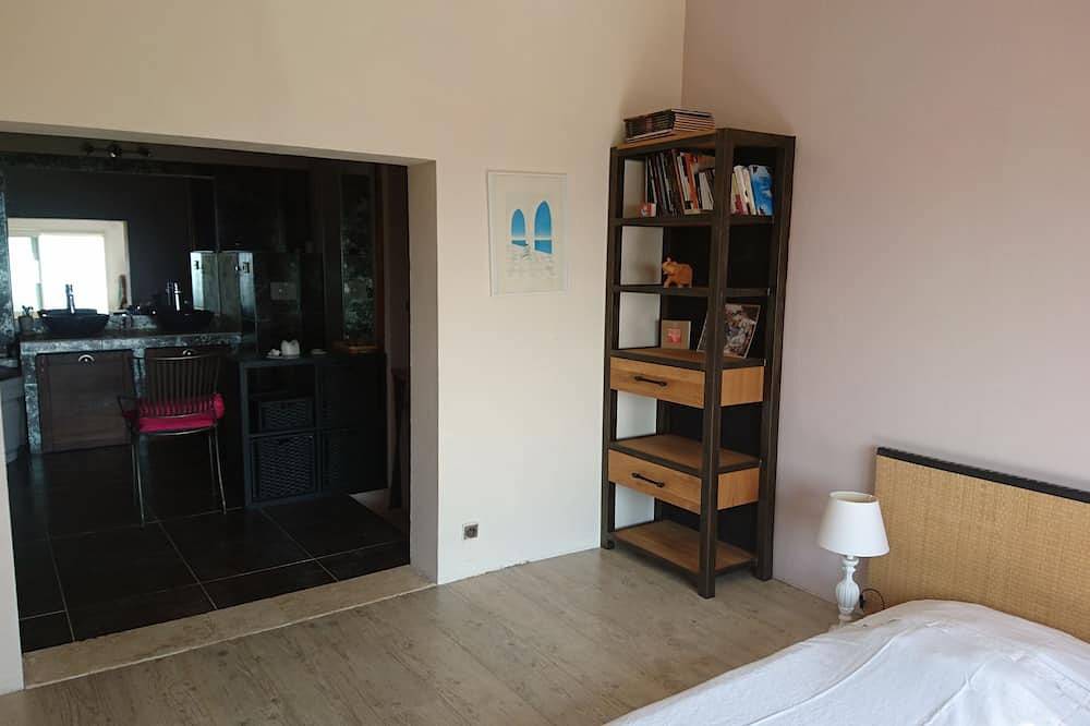 70m from the beach, pretty house 200m2, sea view, 6 bedrooms, 5 bathrooms, 7 wc, enclosed garden, 15 people in Poggio-Mezzana, Corte region