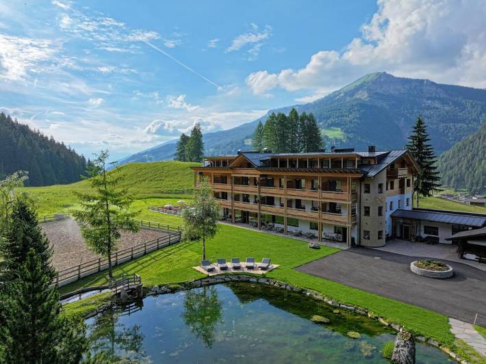 Hotel für 2 Personen, mit Balkon und Whirlpool sowie Terrasse und Garten in Wolkenstein