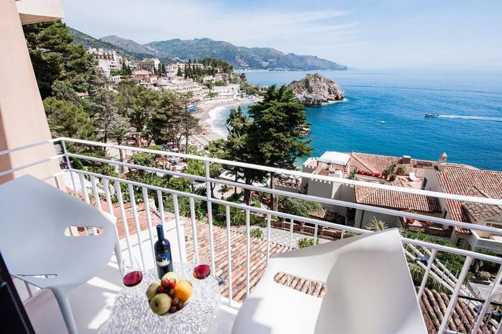 Apartamento para 2 personas, con terraza y vistas en Mazzarò