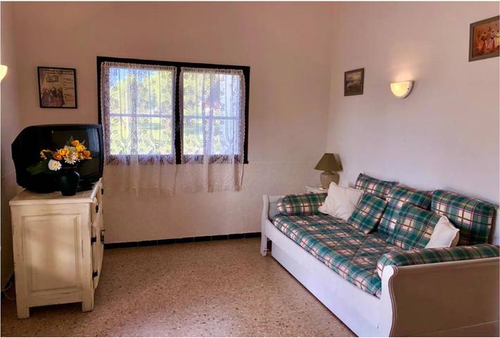 Gîte pour 3 personnes, avec vue et jardin dans Bac du sauvage - 2