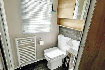 Static Caravan for 6 People in Salford Priors, Heart of England, Photo 3