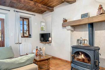 Gîte pour 7 personnes, avec jardin et balcon à Simiane-la-Rotonde