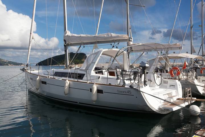 Bateau pour 6 personnes, avec Jacuzzi dans Tivat