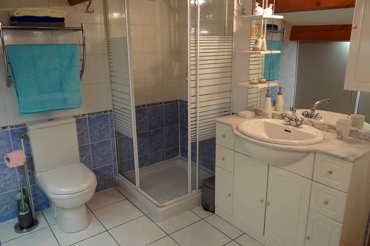 Gîte pour 4 personnes, avec piscine ainsi que terrasse et jardin à Vedène - 4