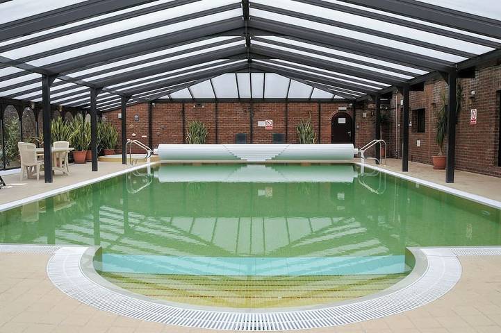 Cottage for 14 people, with garden and hot tub, with pets in Shropshire