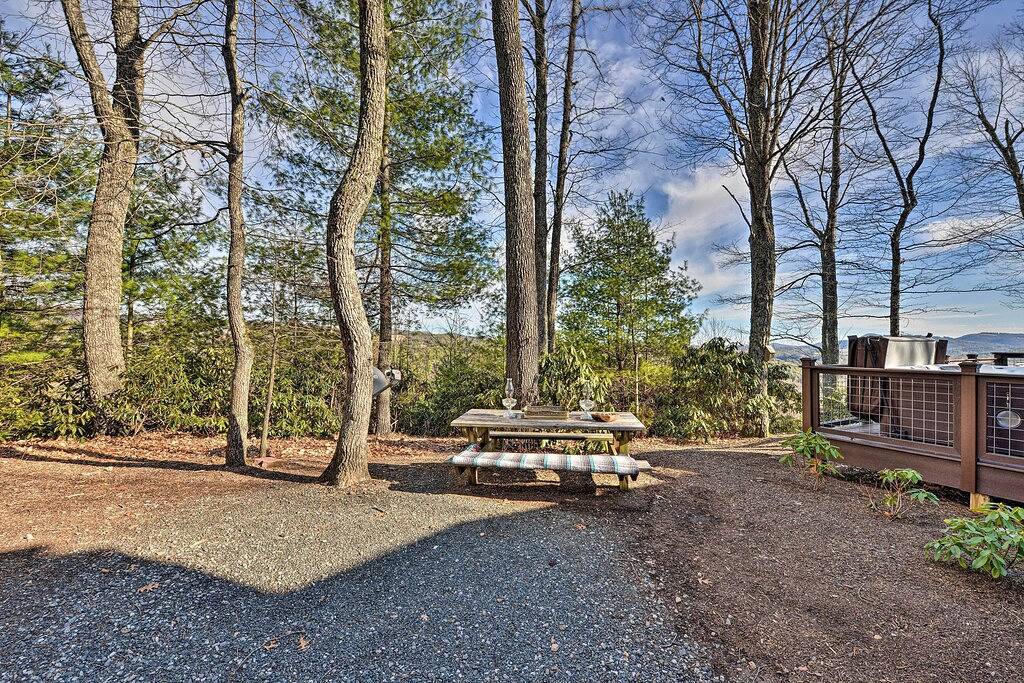 Neu! Rustikale \"Courage Cabin\" mit Blick auf die Berge und den Fluss in Blue Ridge Parkway, Fleetwood