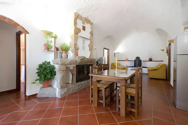 Country House 'La Chumbera' with Mountain View, Wi-Fi and Air Conditioning in Fonelas, Geoparque de Granada