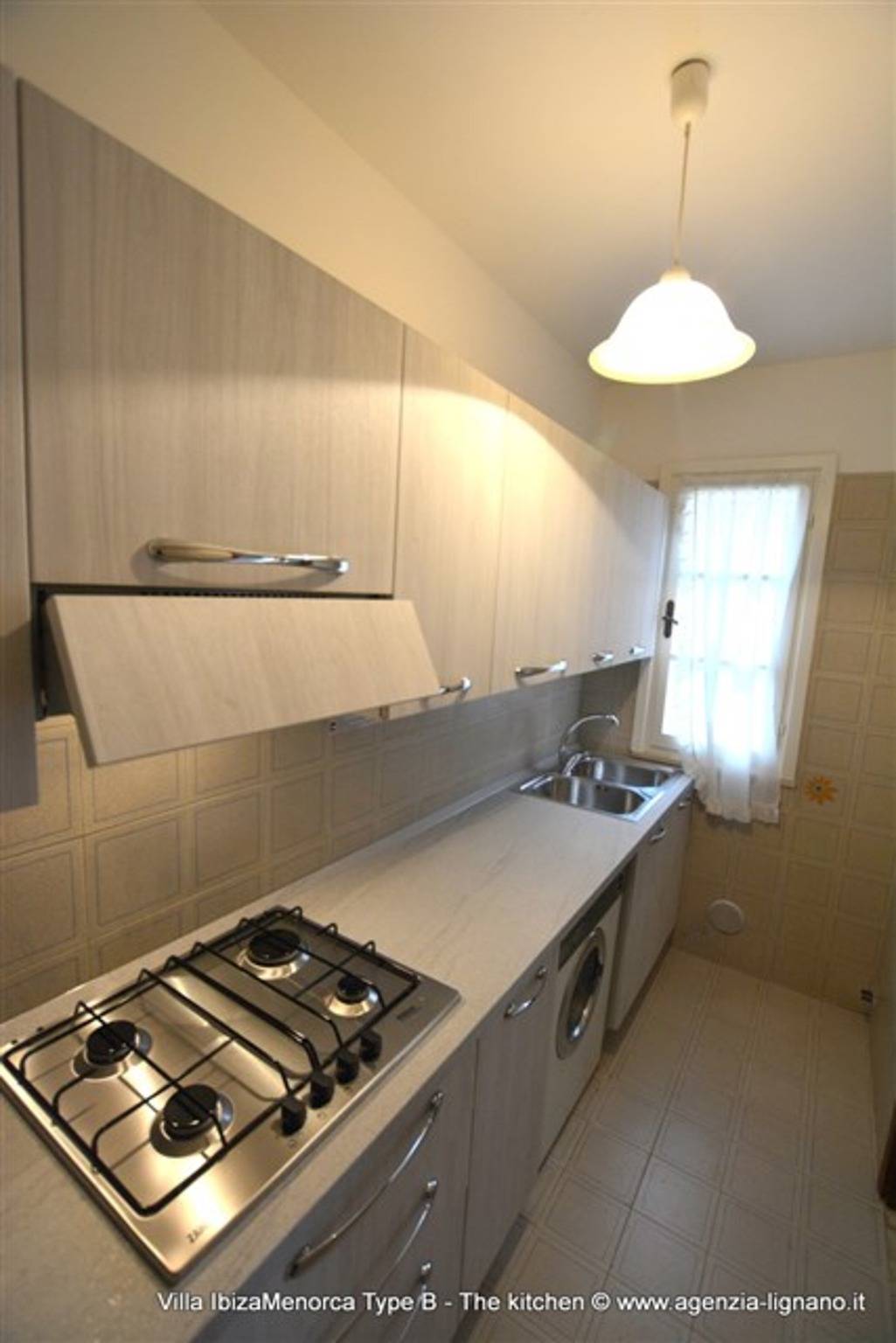 Entire apartment, Cozy flat with private fenced garden a few steps from Lignano Sabbiadoro beach in Lignano Riviera, Lignano Sabbiadoro