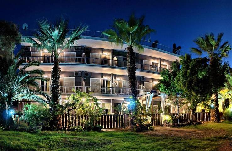 Appartement voor 3 personen, with Terras and Whirlpool as well as Tuin and Zwembad in Lesbos