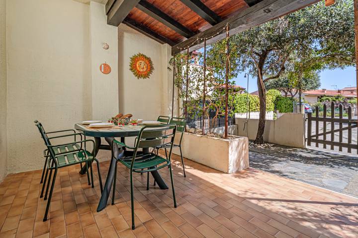 Casa vacanza per 5 persone, con balcone e giardino a San Teodoro