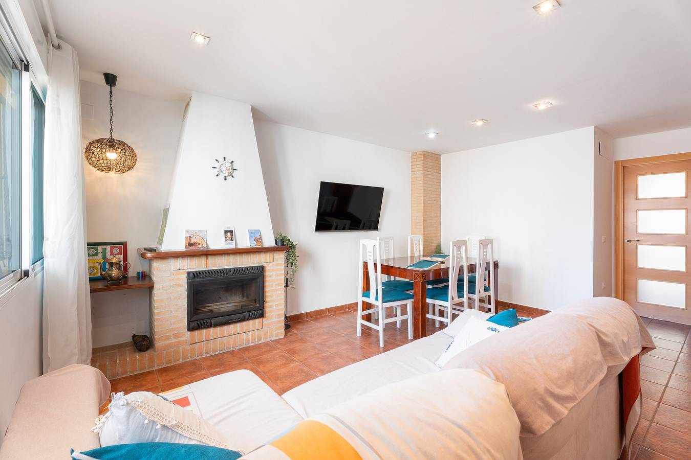 Casa de vacaciones 'Cozy Townhouse In Soneja' con vistas a la montaña, Wi-Fi y aire acondicionado in Soneja, Provincia de Castellón