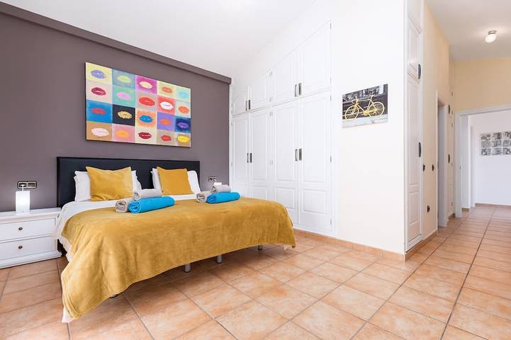Villa avec vue sur la mer, 5 chambres avec piscine privée chauffée et jardin in Bajo del Medio (La Oliva), La Oliva