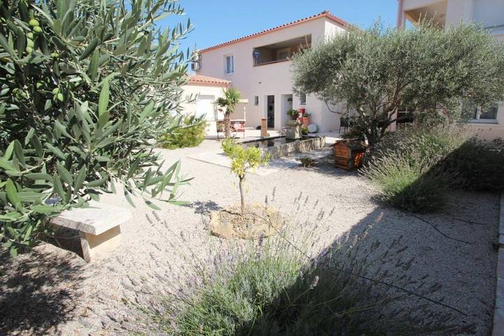Hôtel pour 5 personnes, avec piscine ainsi que jardin et vue à Saint-Martin-de-Crau - 3