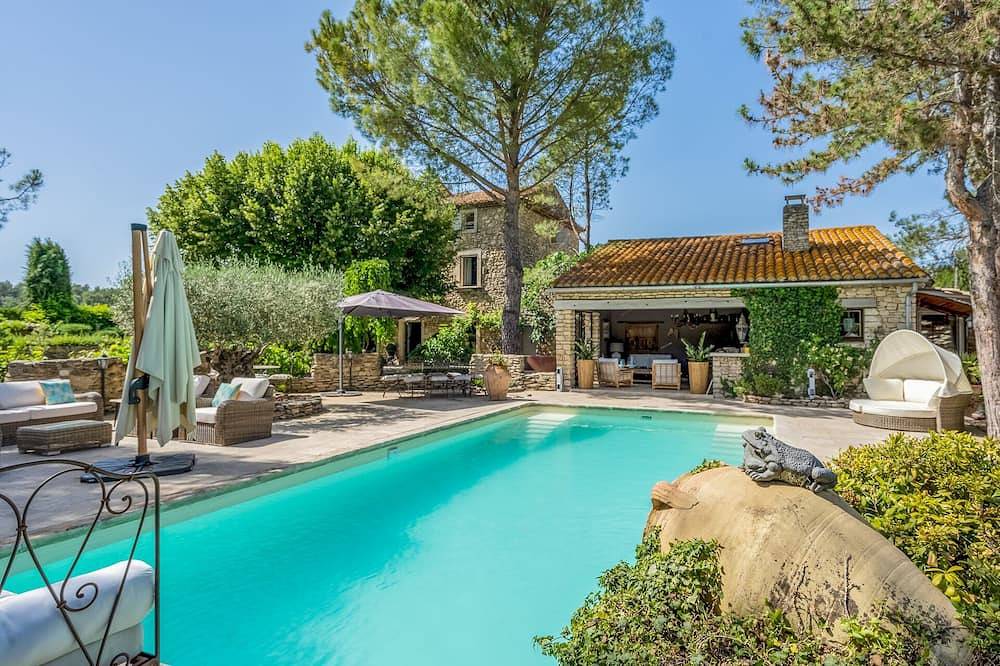 Gîte pour 12 Personnes dans L'Isle-sur-la-Sorgue, Provence