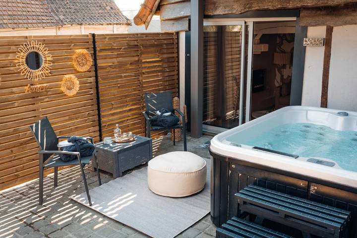 Chambre d’hôte pour 4 personnes, avec Terrasse et Jacuzzi ainsi que Jardin et Vue dans Lumbres
