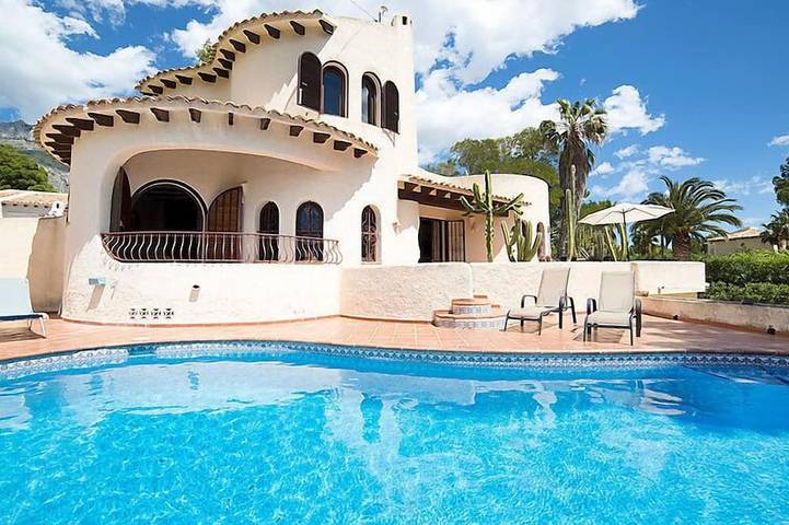 Ferienhaus für 4 Personen, mit Garten und Pool sowie Terrasse