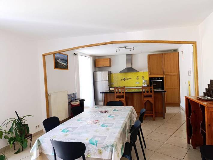 Location de vacances pour 8 personnes, avec vue et balcon à Saint-Georges-de-Luzençon