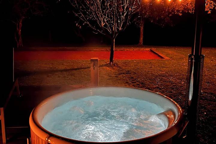 Maison de vacances pour 4 personnes, avec jardin et jacuzzi