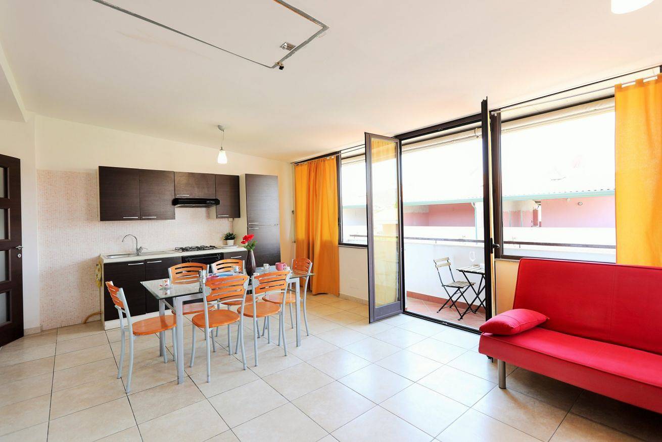 Appartamento intero, Giardini Naxos Apt x5 con balcone! in Recanati (Sicilia), Giardini-Naxos
