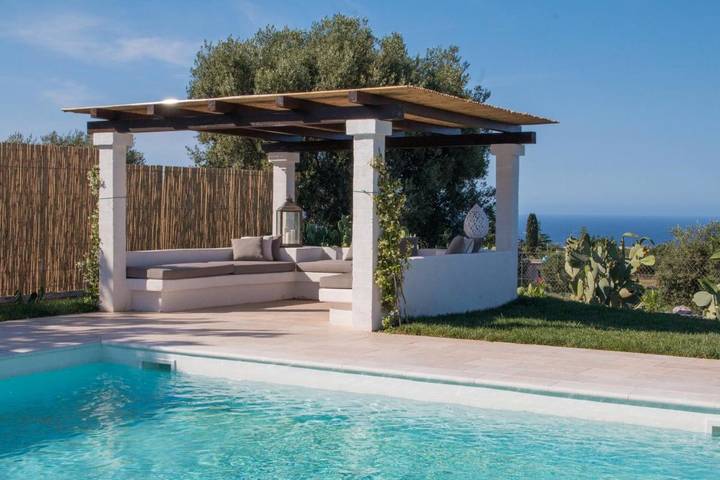 Villa pour 15 personnes, avec piscine ainsi que jardin et vue, animaux acceptés à Polignano a Mare - 4