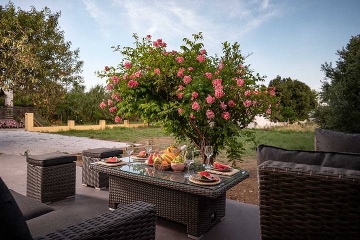 Vacation rental for 5 people, with yard in Samos