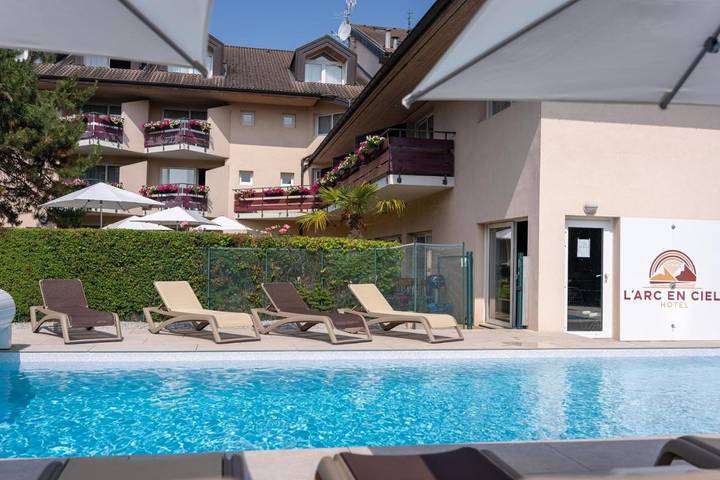 Hôtel pour 2 personnes, avec Terrasse ainsi que Jardin et Piscine