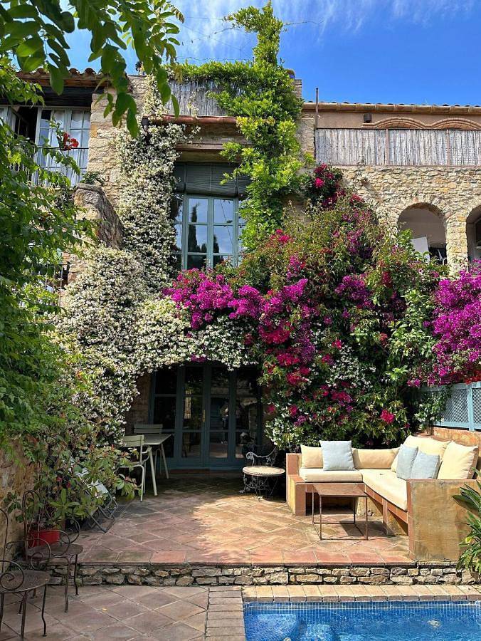 Location de vacances pour 6 personnes, avec jardin et piscine dans Peratallada