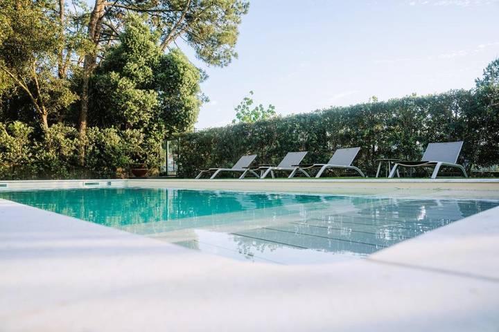 Location de vacances pour 10 personnes, avec vue ainsi que piscine et jardin dans Darque