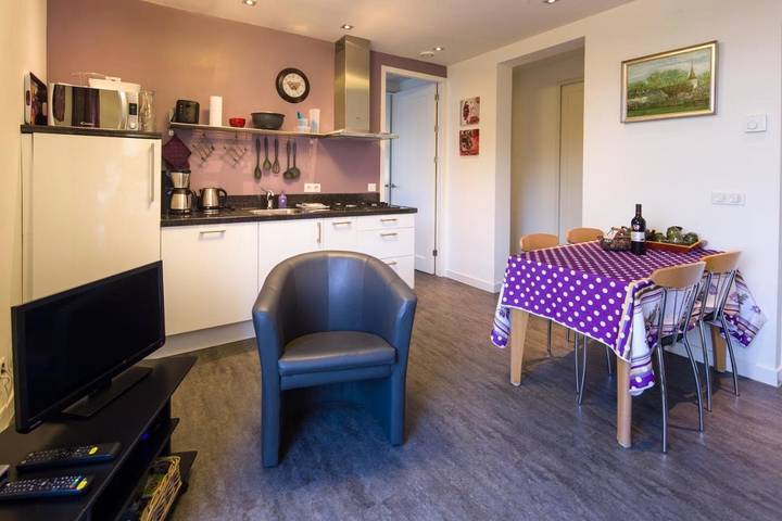 Gîte pour 4 personnes, avec piscine ainsi que jardin et vue à Saint-Julien-de-Lampon - 3