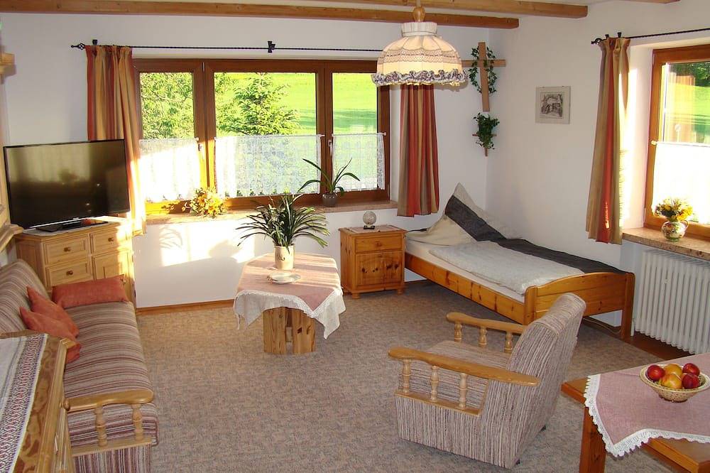 Ganze Wohnung, Ferienwohnung 76 qm im Landhausstil mit Alpenrundblick am Samerberg auf 700 m in Samerberg, Bayerische Alpen