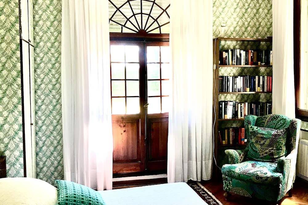 Ganze Wohnung, Wohnung mit Garten in einer historischen Villa direkt am Meer in Lido di Venezia, Venedig