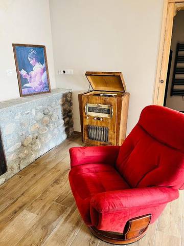 Gîte pour 3 personnes, avec jardin et terrasse ainsi que piscine et vue dans Le Poët