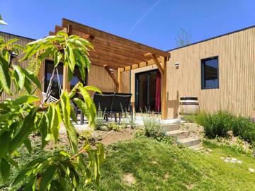 Gîte pour 6 personnes, avec jardin et terrasse à Arsène d'Arsonval