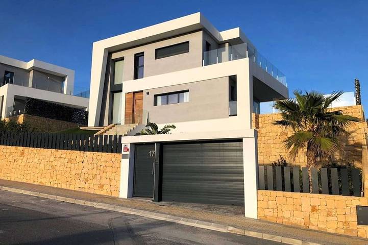 Casa rural para 8 personas, con jardín y balcón en Finestrat