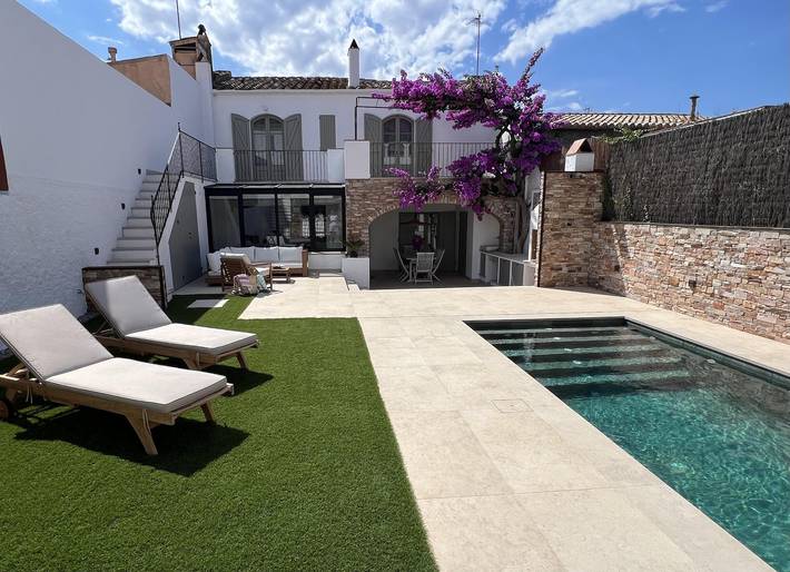 Alquiler casa de pueblo con piscina en el centro de Begur in Begur, Costa Brava