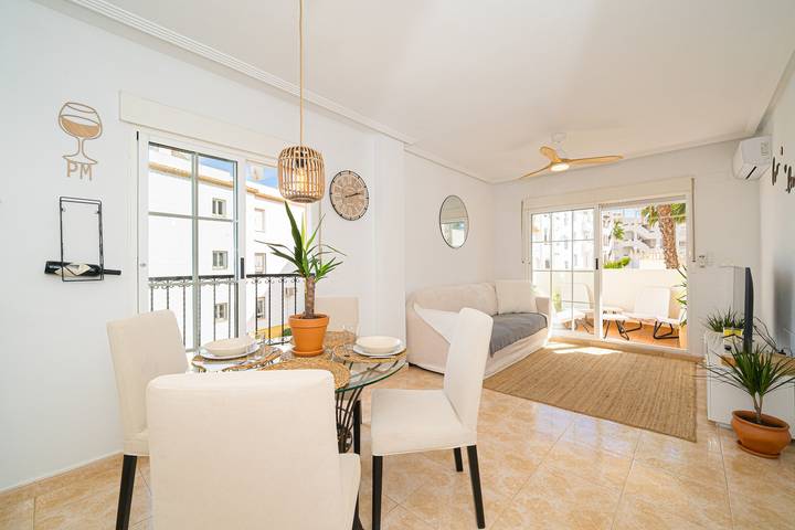 Ganze Wohnung, Ferienwohnung 'Villamartin' mit Gemeinschaftspool, Wlan und Klimaanlage in Monte Golf, Orihuela