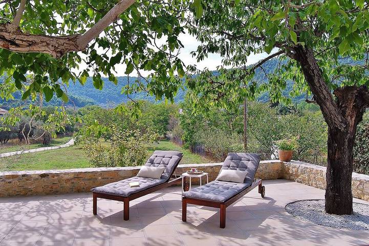 Location de vacances pour 4 personnes, avec Terrasse et Jardin dans Stafylos