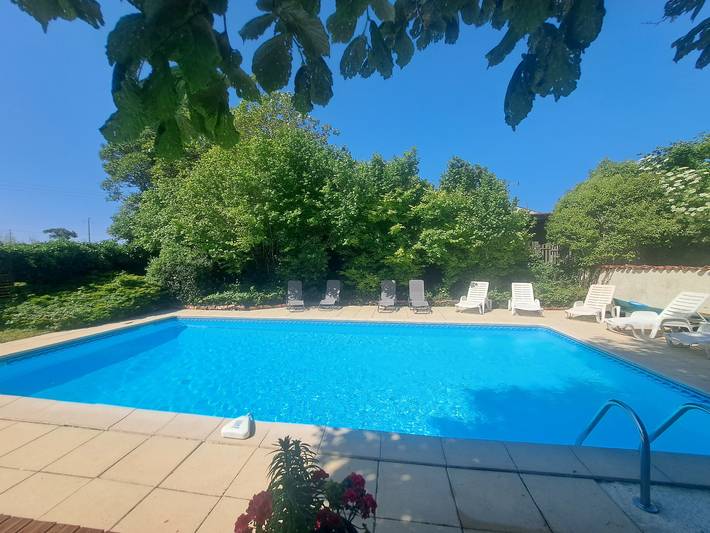 Gîte pour 6 personnes, avec piscine et jacuzzi, adapté aux familles à Saint-Pierre-de-Juillers - 2