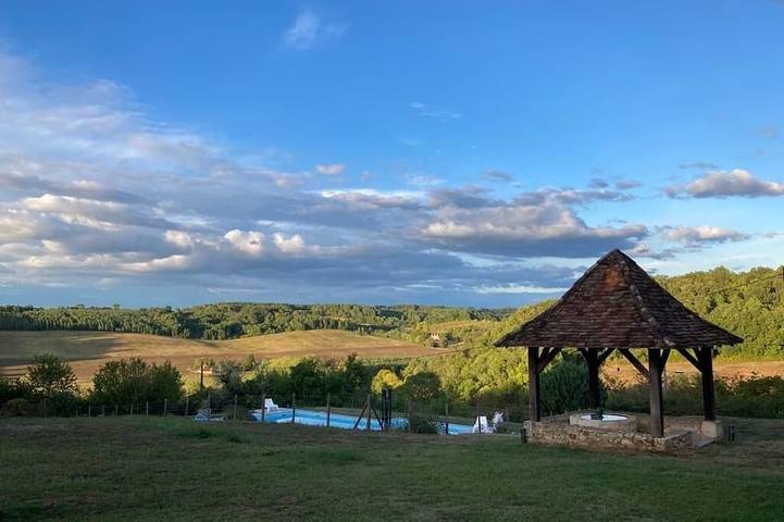 Location de vacances pour 10 personnes, avec Terrasse et Jardin à Issac