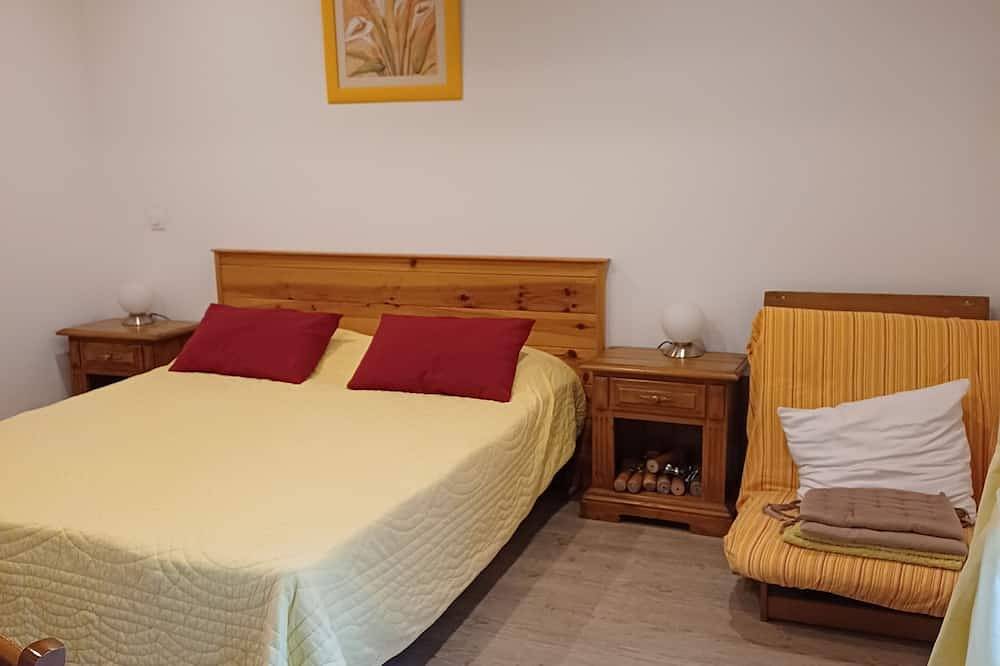 Appartement entier, Agréable gite  pour 3, dans propriété privée avec piscine in Montescot, Côte d'Améthyste