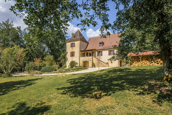 Gîte pour 8 personnes, avec piscine à Les Eyzies-de-Tayac-Sireuil