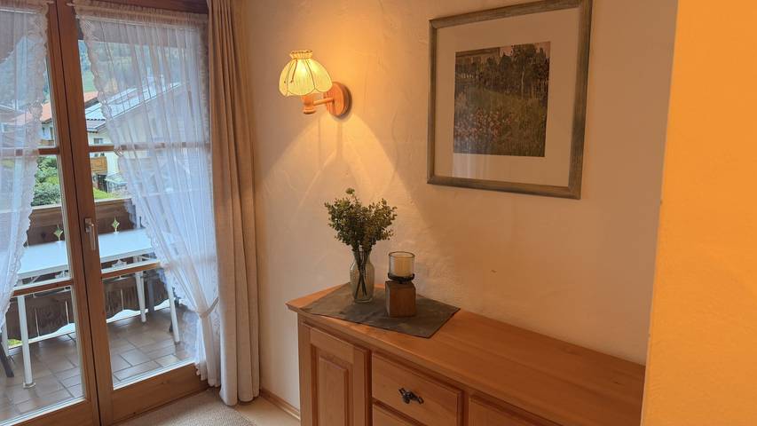 Entire apartment, Apartment 'Mittermeiers Birnbaumplatzl' with Mountain View, Balcony and Wi-Fi in Mittenwald, Bavarian Alps