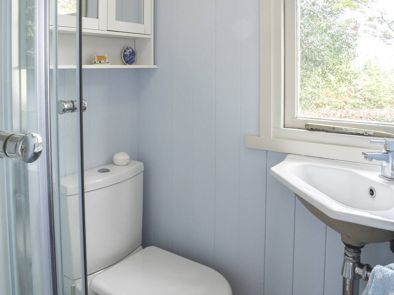 Farmhouse Garden Shepherds Hut in Frensham, Surrey