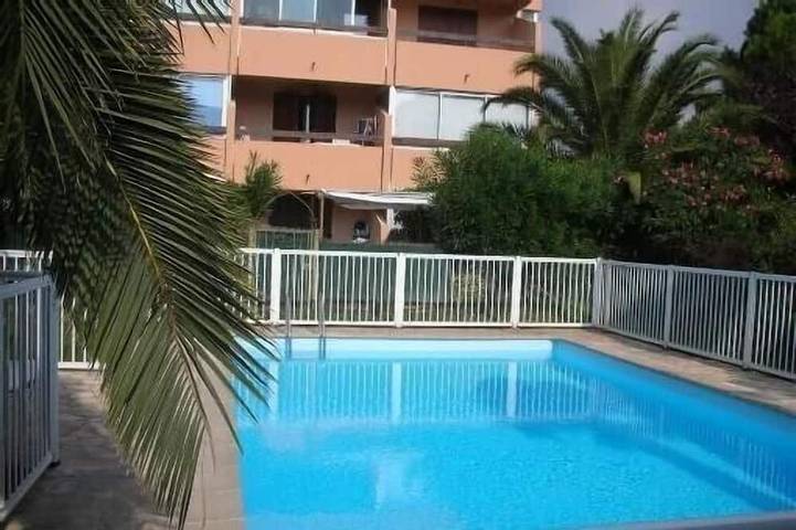 Gîte pour 4 personnes, avec terrasse et jacuzzi dans Port de Sanary sur Mer